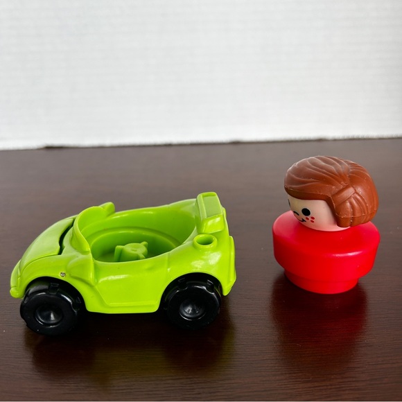 4 Sets for $20 - Two Fisher Price Little People Replacement Pieces Girl Car - Picture 8 of 11